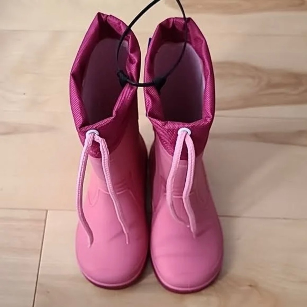SOLD SOLD SOLD…..Toddler Girl Light Up Rain Boots